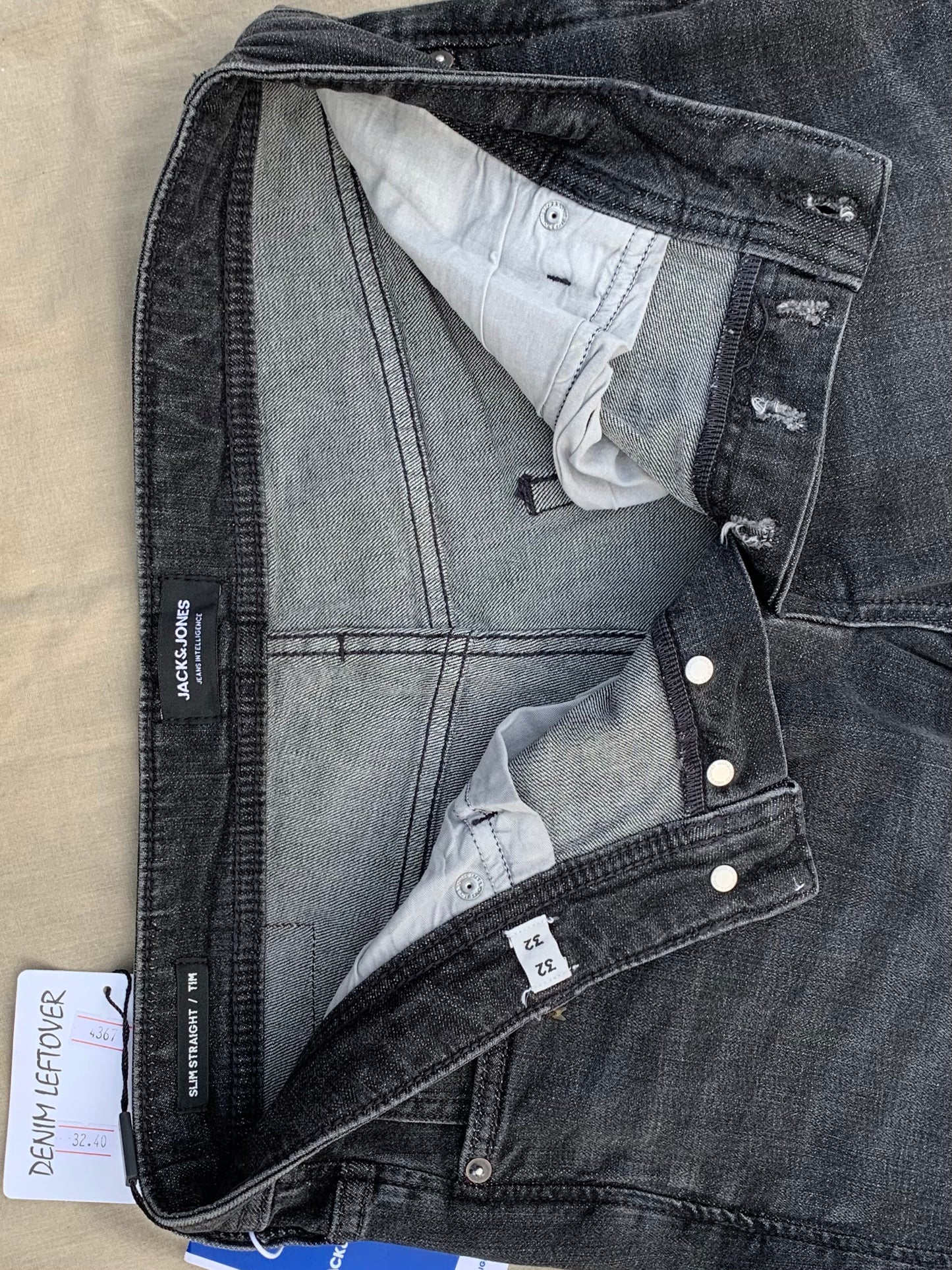 Men's Straight Fit Dark Grey Jean DL4367