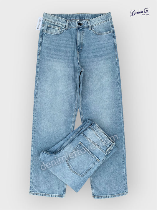 Women's Straight Fit Tinted Light Blue Jean DLW379