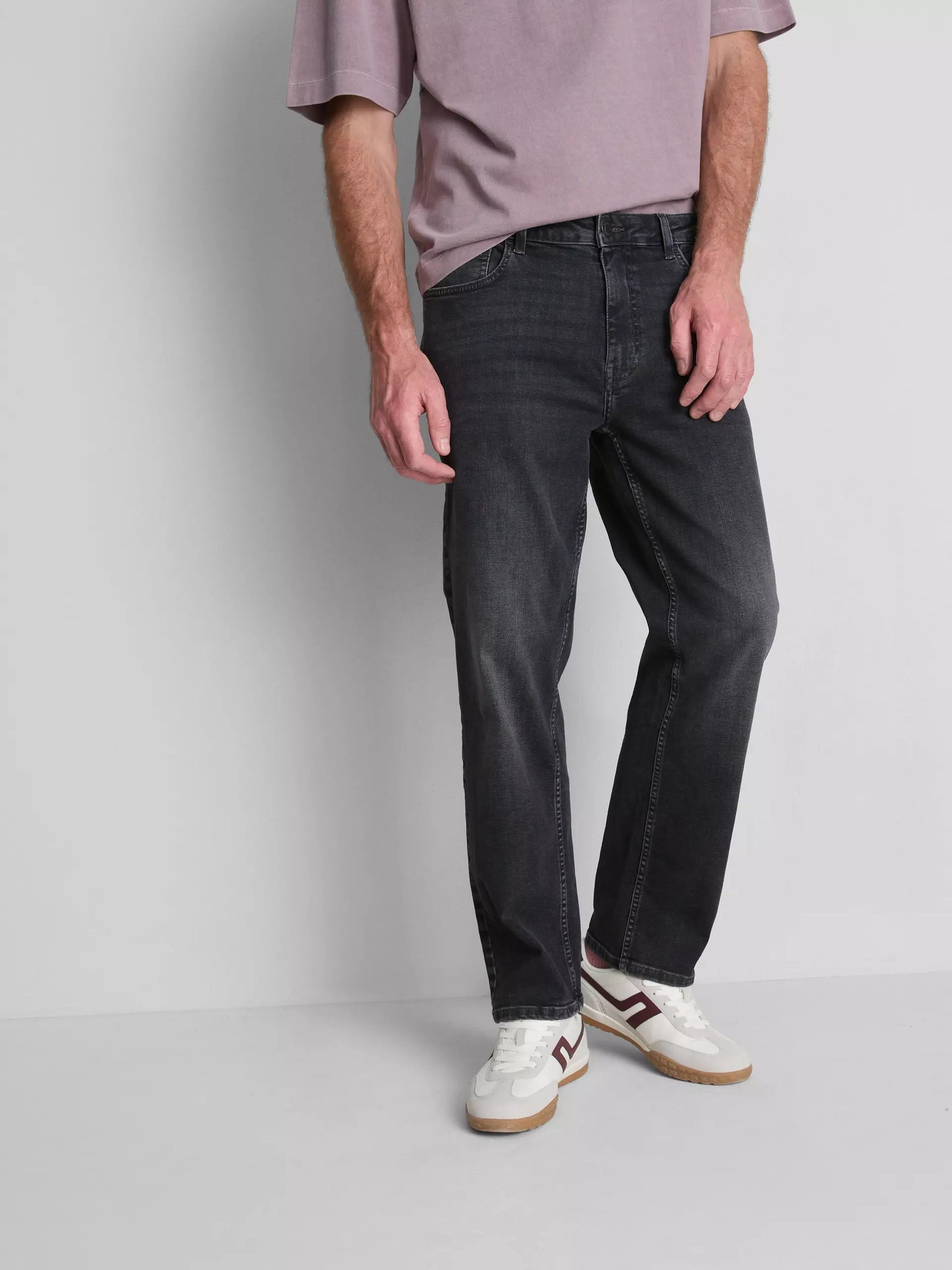 Men's Straight Fit Dark Grey Jean DL4477