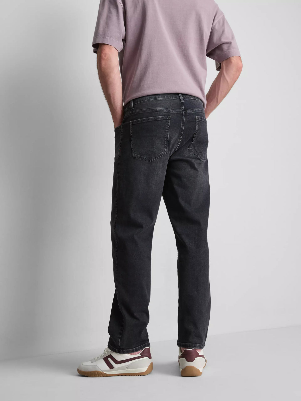 Men's Straight Fit Dark Grey Jean DL4477