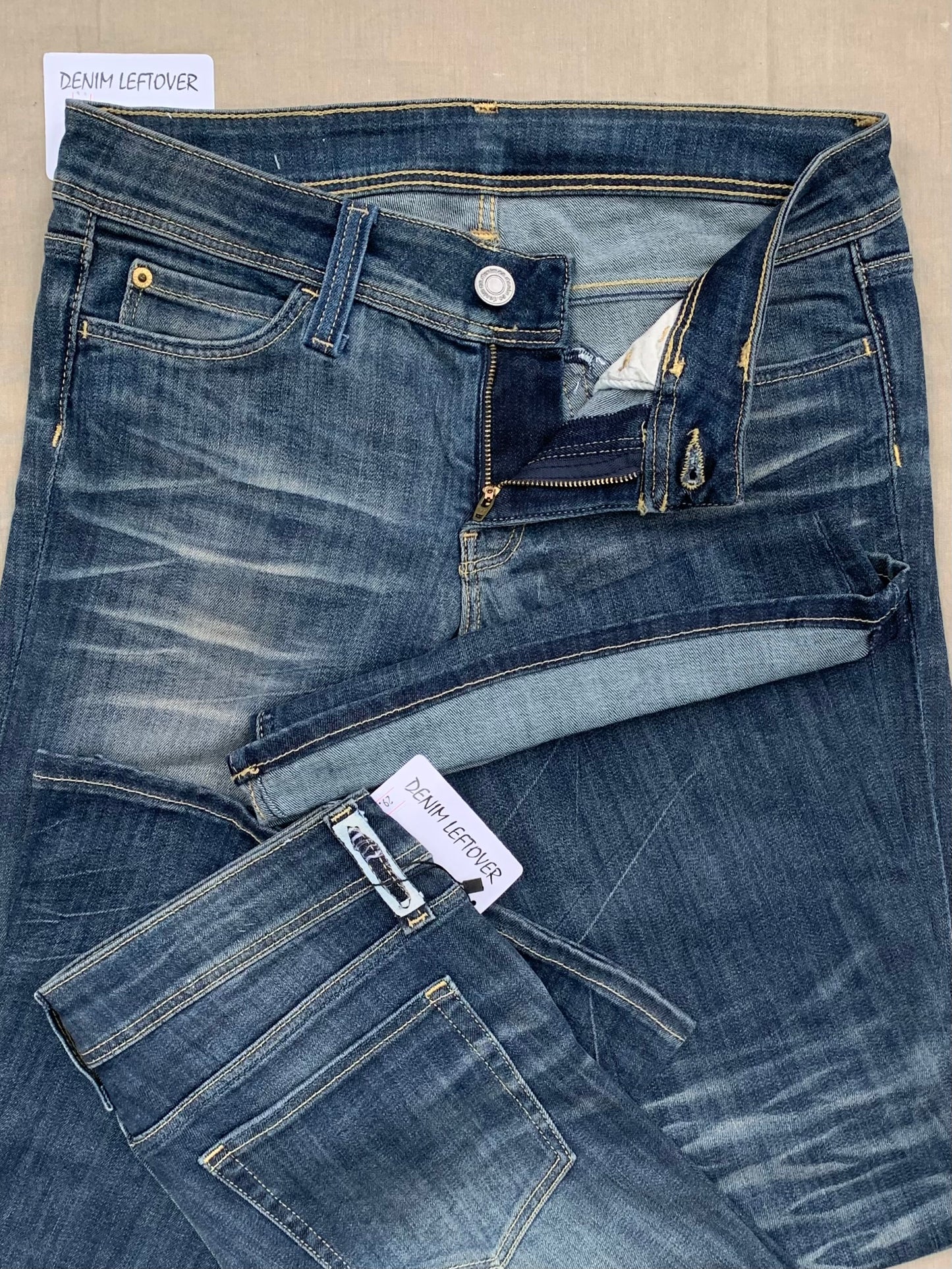 Women's Bell Bottom Fit Vintage Medium Blue Jean DLW397